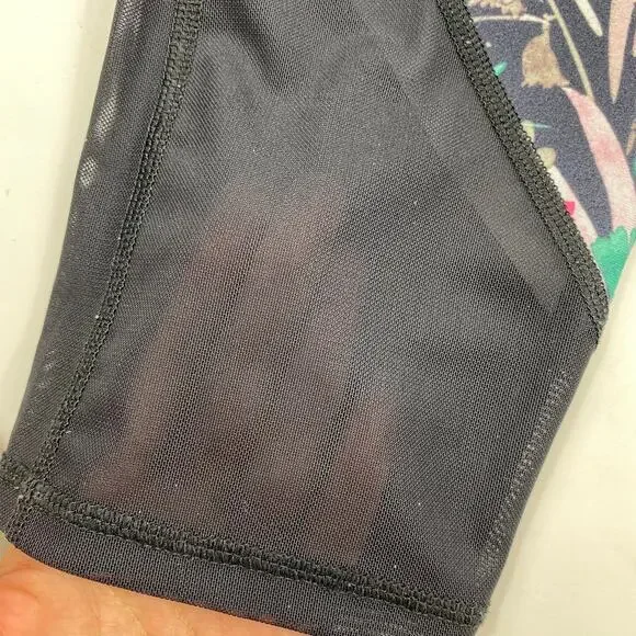 Fabletics Mesh Powerhold Capri Leggings Mid Rise Floral Black UPF 50+ Size Sm - Picture 4 of 7